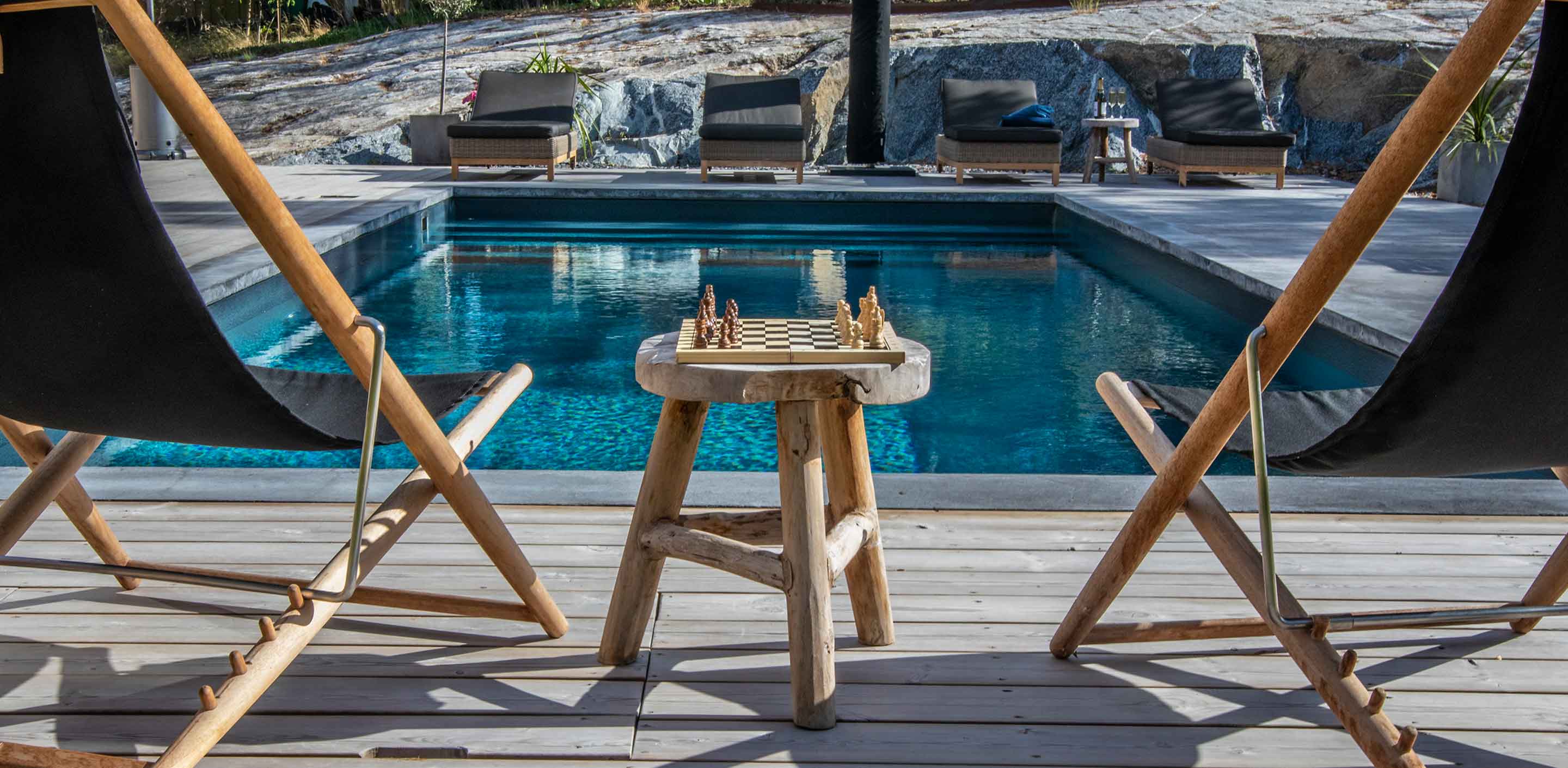 Wikipool, Skapa en oas runt poolen, schackspel vid pool, Pool store