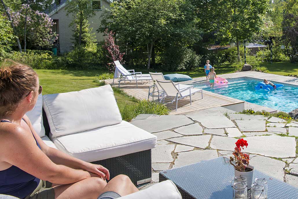 Wikipool, Poolstories, Poolbygget i Enebyberg, Poolen sett från altanen, Pool Store
