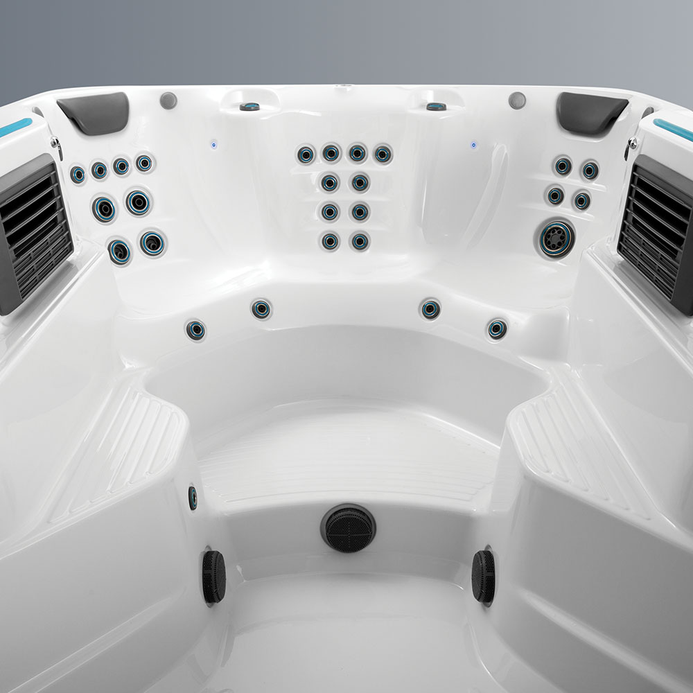 Vy över massagesäten i swimspa X500